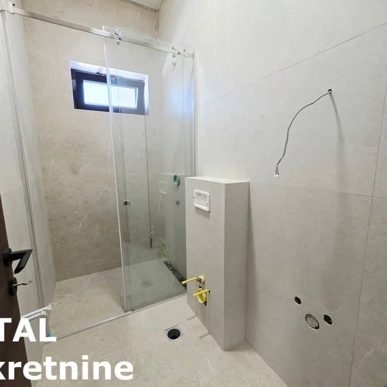 Četvorosoban stan na prodaju, Sremska Kamenica, Novi Sad, 125m², 1. sprat, 306.250 €