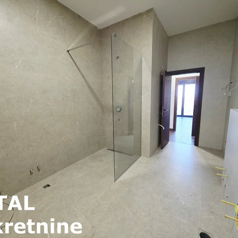 Četvorosoban stan na prodaju, Sremska Kamenica, Novi Sad, 125m², 1. sprat, 306.250 €