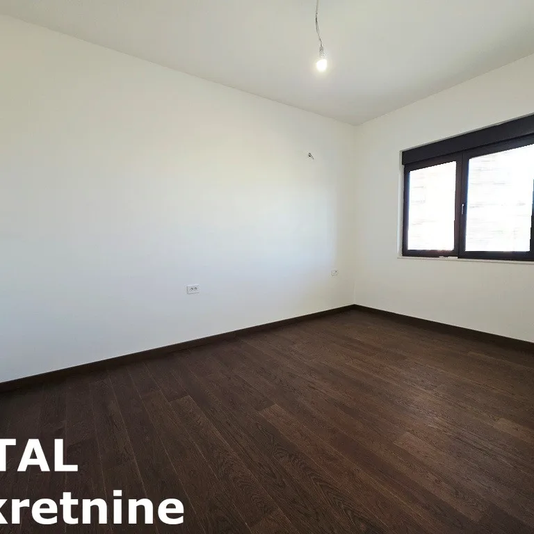 Petosoban stan na prodaju, Sremska Kamenica, Novi Sad, 154m², Prizemlje, 346.500 €