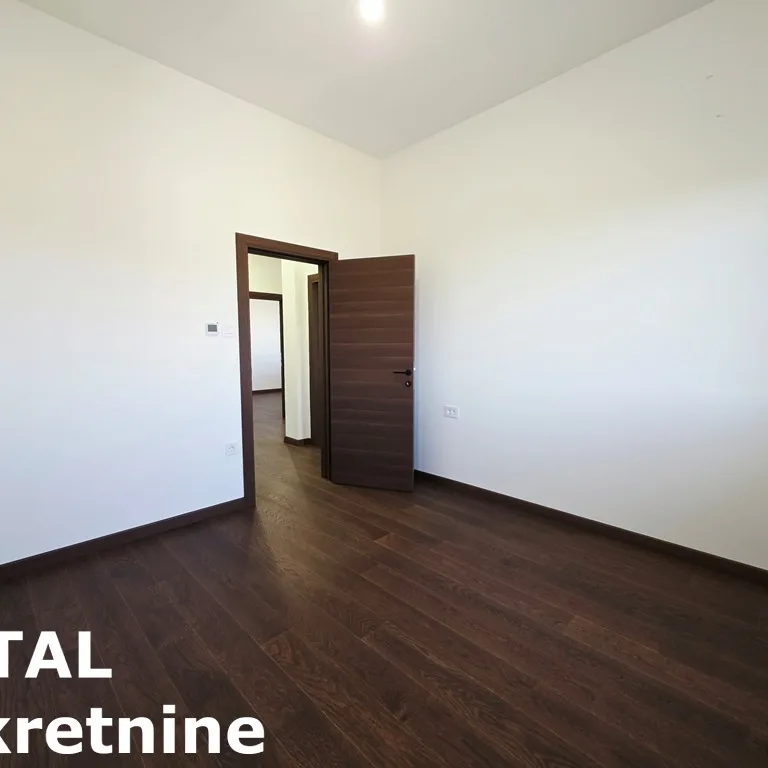Petosoban stan na prodaju, Sremska Kamenica, Novi Sad, 154m², Prizemlje, 346.500 €
