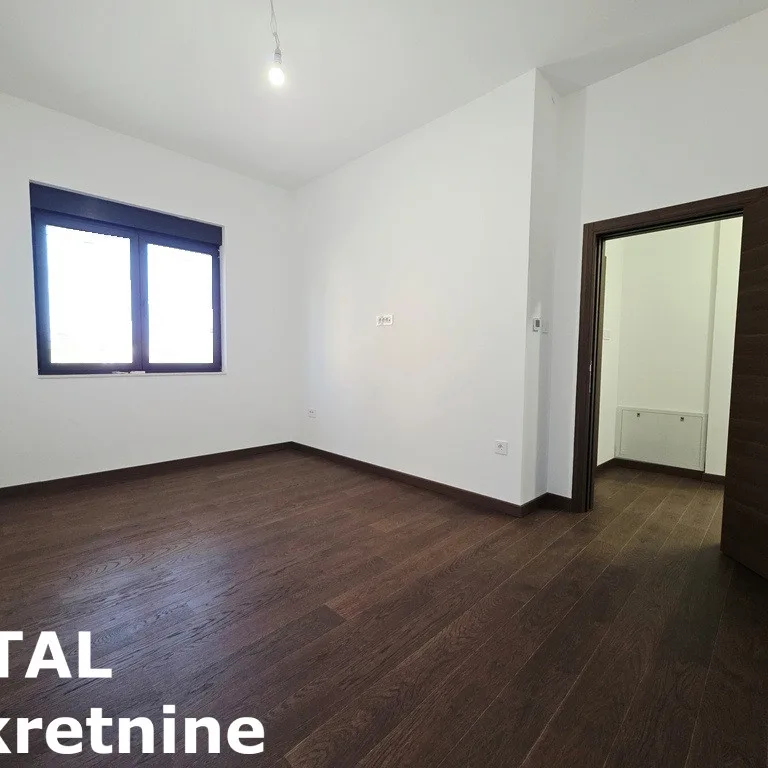 Petosoban stan na prodaju, Sremska Kamenica, Novi Sad, 154m², Prizemlje, 346.500 €