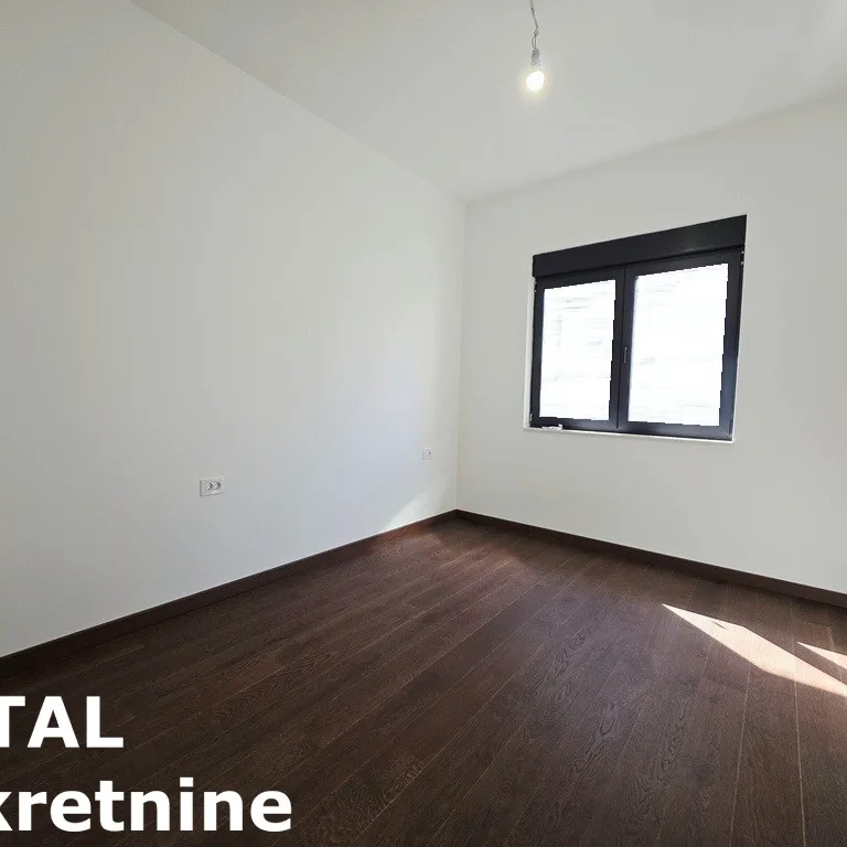 Petosoban stan na prodaju, Sremska Kamenica, Novi Sad, 154m², Prizemlje, 346.500 €