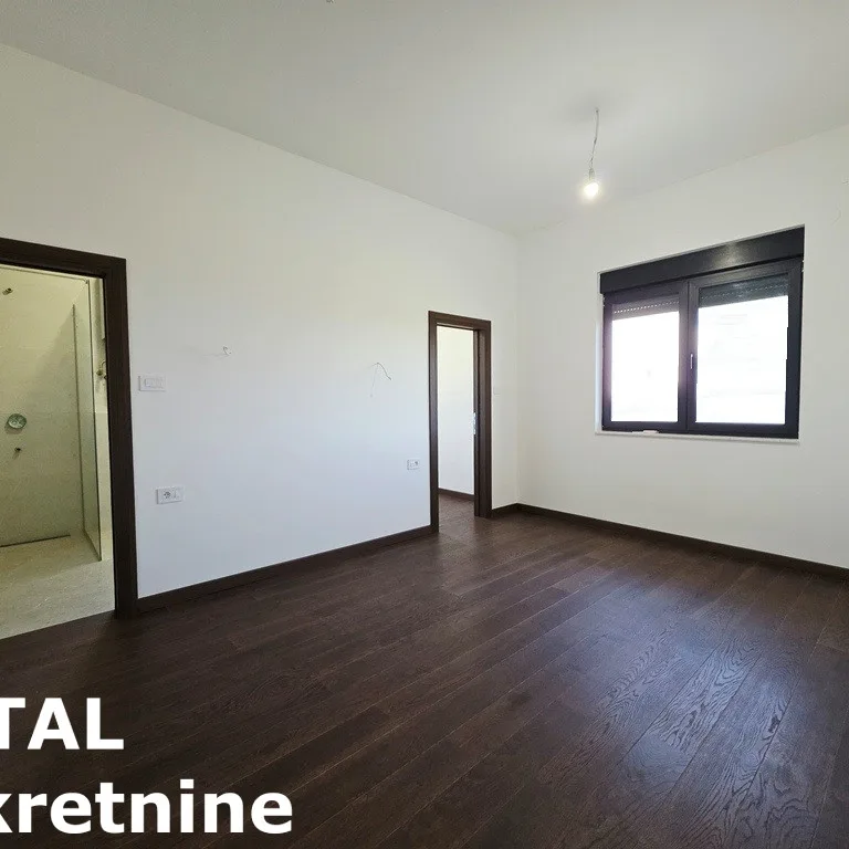 Petosoban stan na prodaju, Sremska Kamenica, Novi Sad, 154m², Prizemlje, 346.500 €