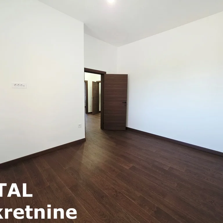 Petosoban stan na prodaju, Sremska Kamenica, Novi Sad, 154m², Prizemlje, 346.500 €