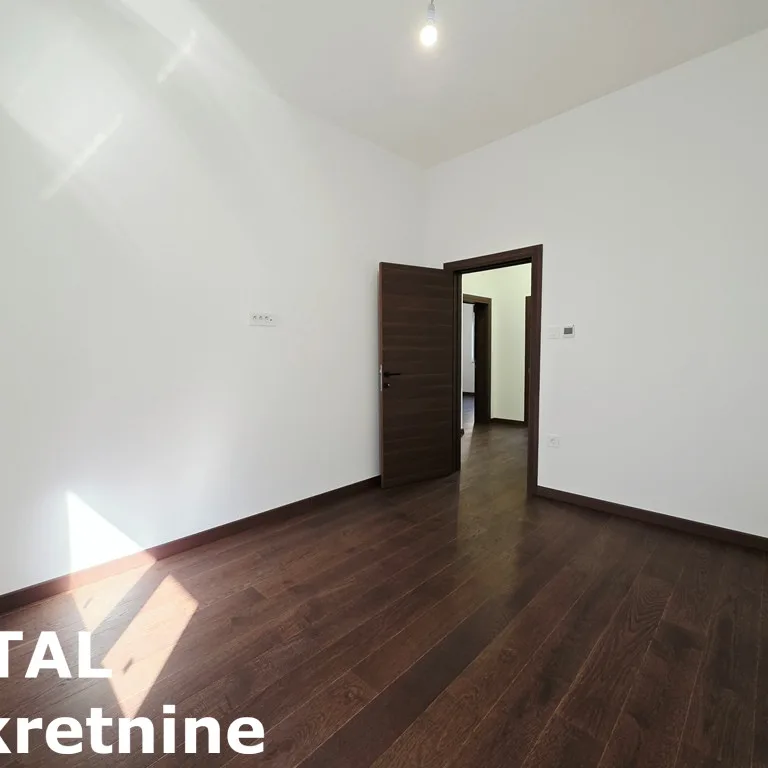 Petosoban stan na prodaju, Sremska Kamenica, Novi Sad, 154m², Prizemlje, 346.500 €