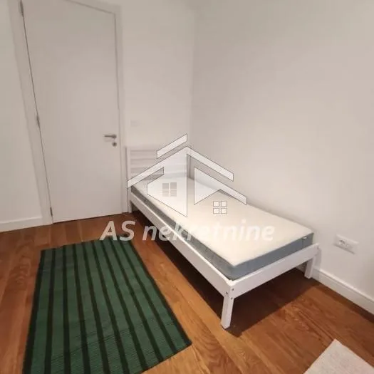 Trosoban stan za izdavanje, Kalenić Pijaca, Beograd, 99m², 1. sprat, 1.900 €/mes