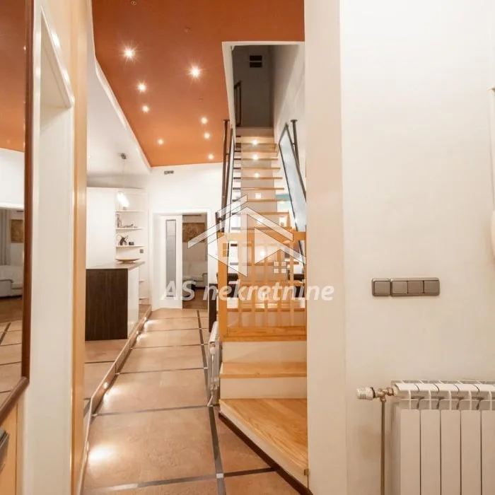 Četvorosoban stan za izdavanje, Obilićev Venac, Beograd, 140m², 1. sprat, 1.800 €/mes