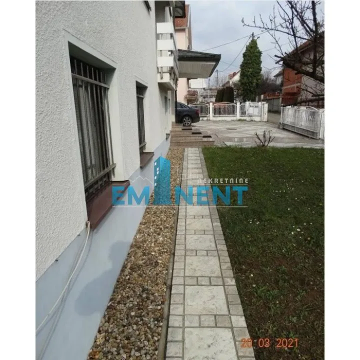 Kuća Prodaja Beograd Sremčica 300 m2