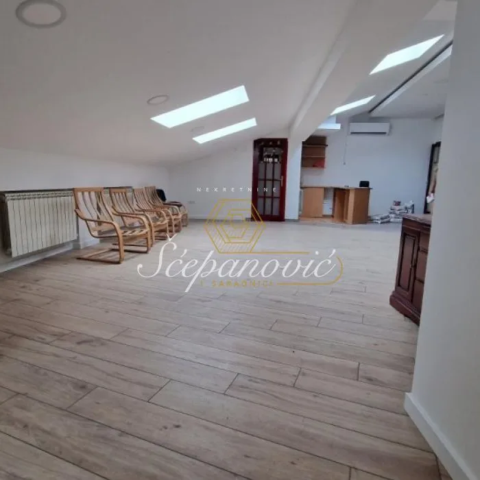 Lokal Izdavanje Novi Sad  92 m2