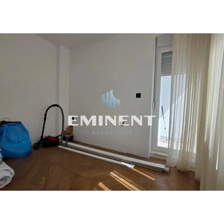 Trosoban stan na prodaju, Cvetkova Pijaca, Beograd, 116m², 459.000 €