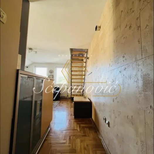 Petosoban stan na prodaju, Socijalno, Novi Sad, 102m², 200.000 €