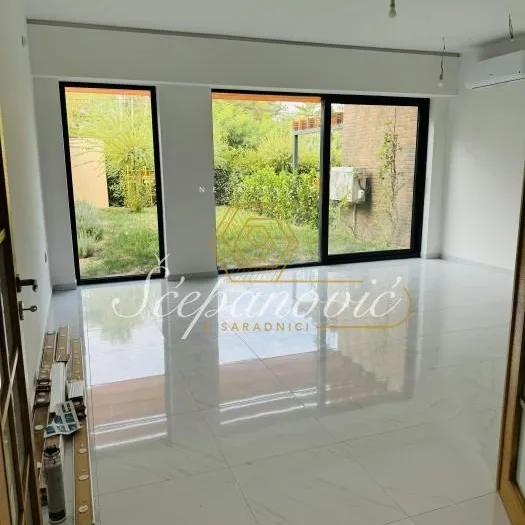 Stan Izdavanje Novi Sad Popovica 181 m2
