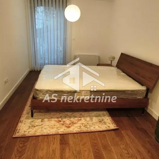 Trosoban stan za izdavanje, Kalenić Pijaca, Beograd, 99m², 1. sprat, 1.900 €/mes