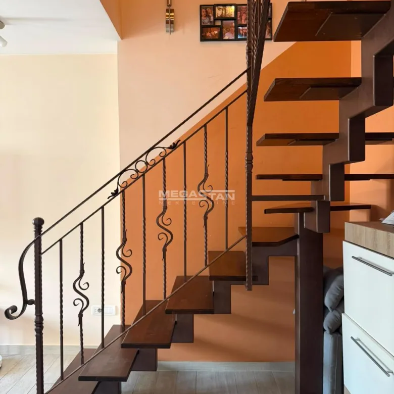 Četvorosoban stan na prodaju, Đeram Pijaca, Beograd, 98m², 5. sprat, 380.000 €