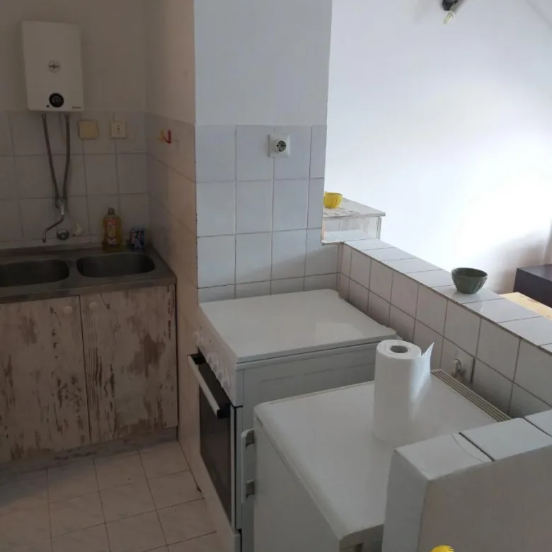 Stan Izdavanje Novi Sad  25 m2