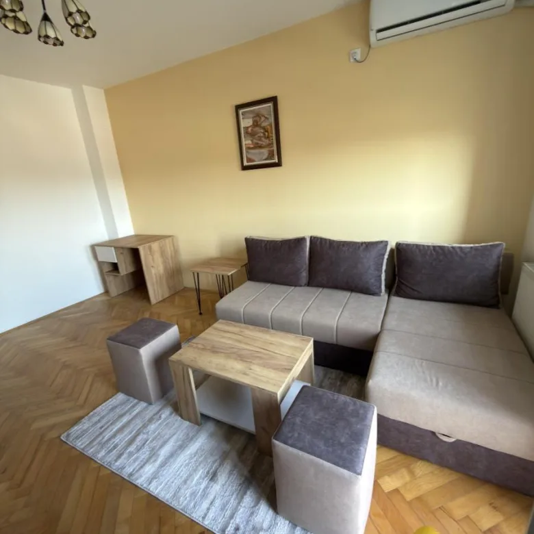Jednosoban stan za izdavanje, Rotkvarija, Novi Sad, 30m², 300 €/mes