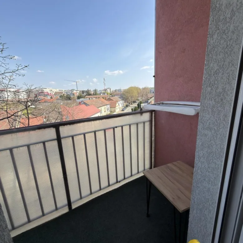 Jednosoban stan za izdavanje, Rotkvarija, Novi Sad, 30m², 300 €/mes