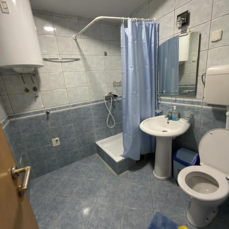 Jednosoban stan za izdavanje, Rotkvarija, Novi Sad, 30m², 300 €/mes