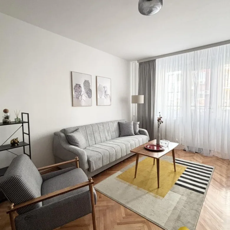 Dvosoban stan za izdavanje, Grbavica, Novi Sad, 55m², 650 €/mes
