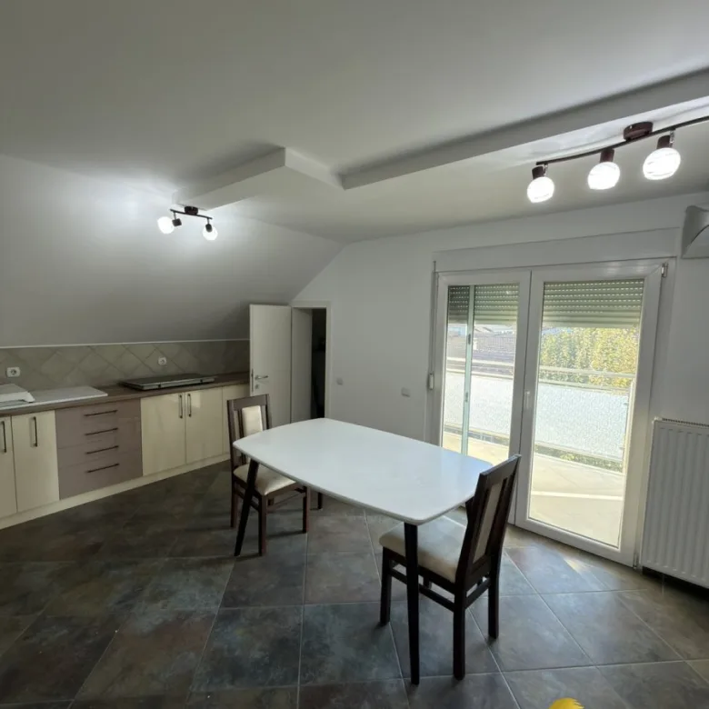 Stan Prodaja Novi Sad  83 m2