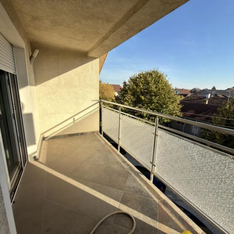 Stan Prodaja Novi Sad  83 m2