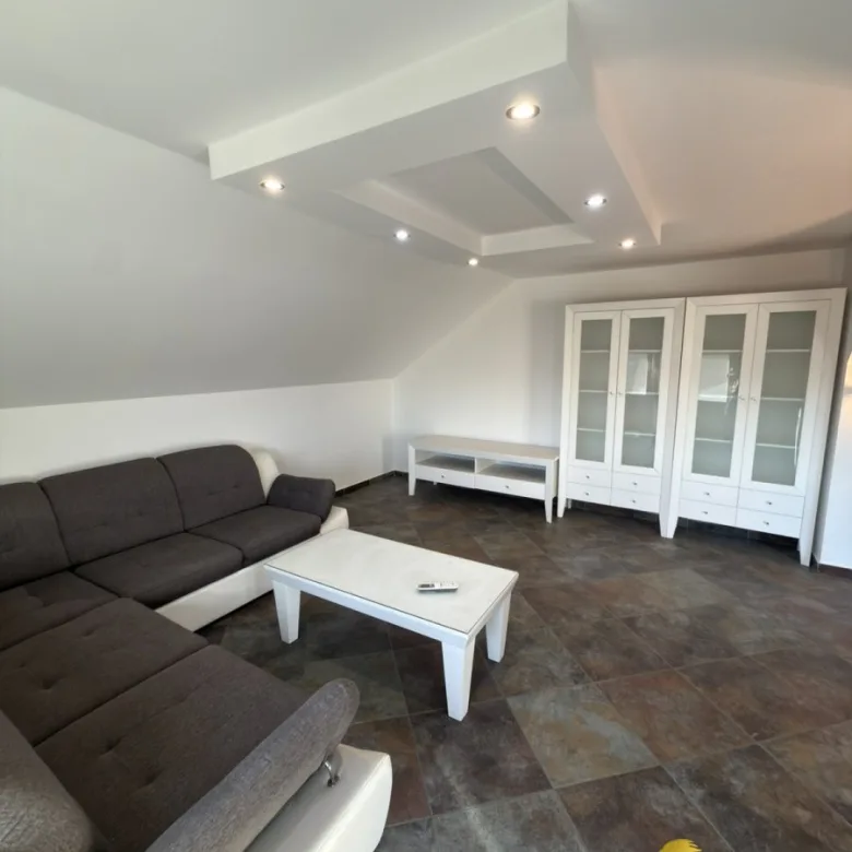 Stan Prodaja Novi Sad  83 m2