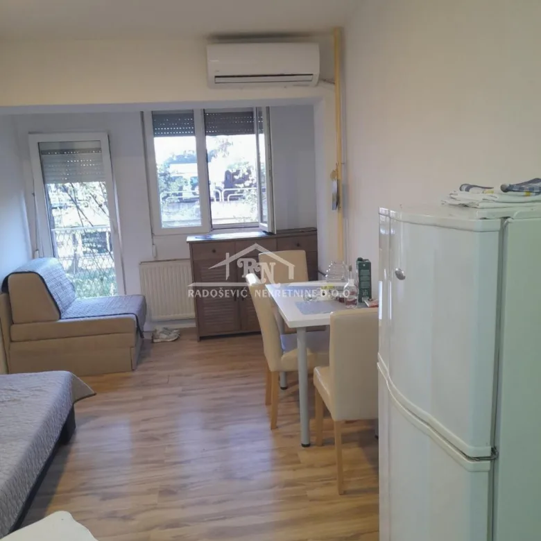 Stan Izdavanje Beograd Petlovo Brdo 30 m2