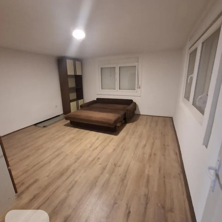 Kuća na prodaju, Žabare, Paraćin, 72m², 53.000 €