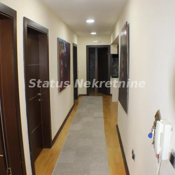 Lokal na prodaju, Beočin, 613m², 410.000 €