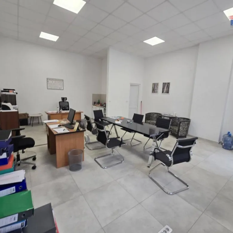 Lokal Izdavanje Novi Sad  86 m2