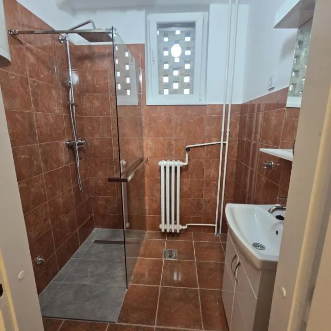 Trosoban stan za izdavanje, Grbavica, Novi Sad, 78m², 700 €/mes