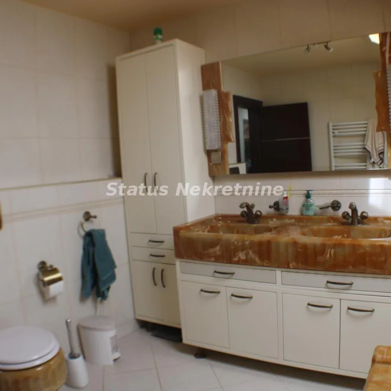 Lokal na prodaju, Beočin, 613m², 410.000 €