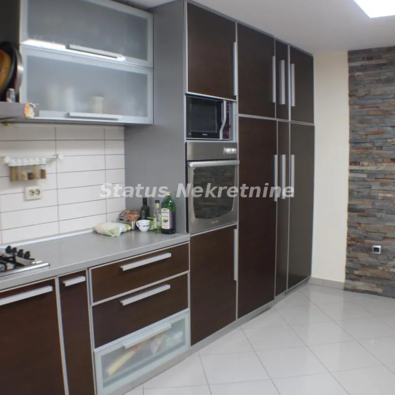 Lokal Prodaja Beočin  613 m2