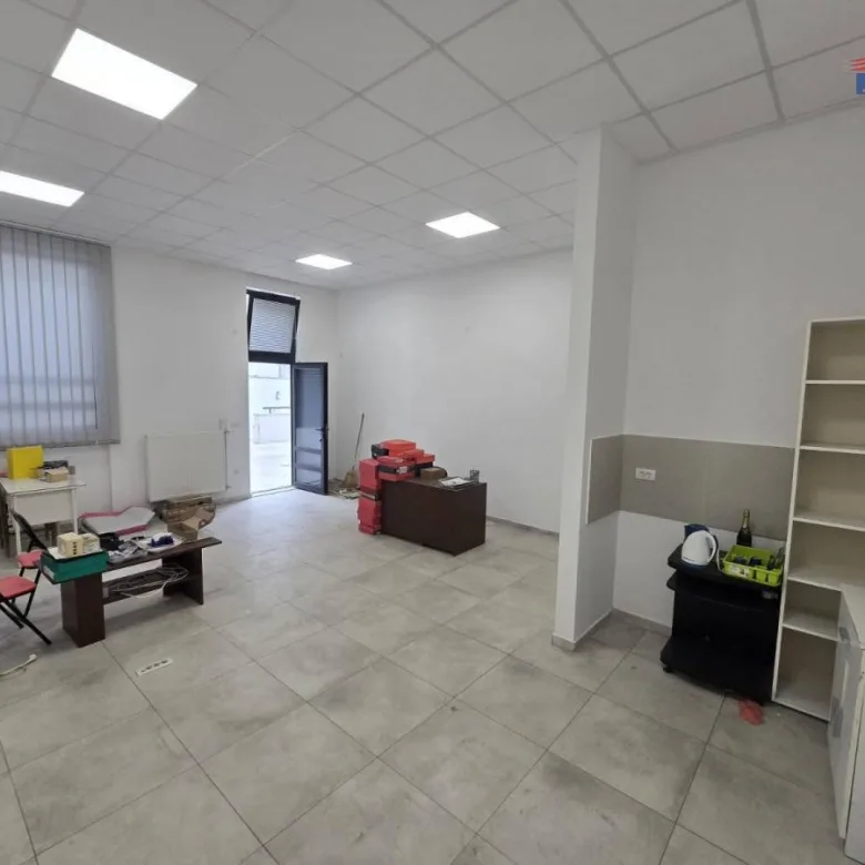 Lokal Izdavanje Novi Sad  86 m2