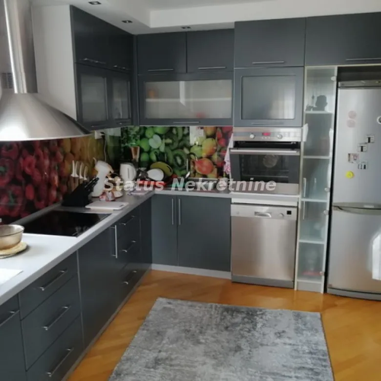 Lokal Prodaja Ruma  330 m2