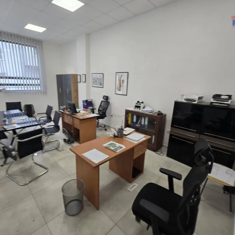 Lokal Izdavanje Novi Sad  86 m2