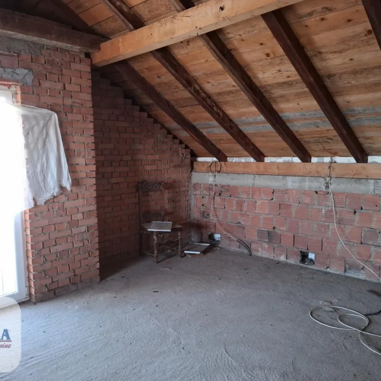 Kuća na prodaju, Gloždak, Paraćin, 350m², 140.000 €