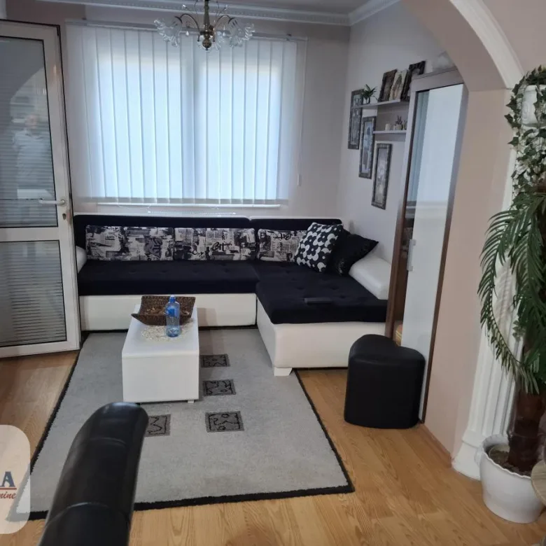 Kuća Prodaja Paraćin  222 m2