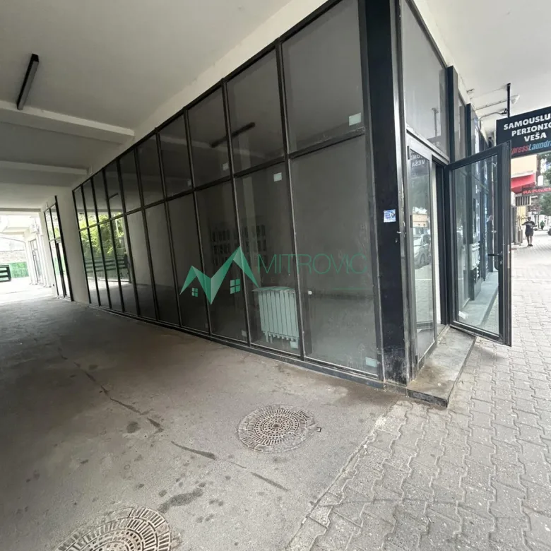 Lokal Izdavanje Novi Sad  56 m2