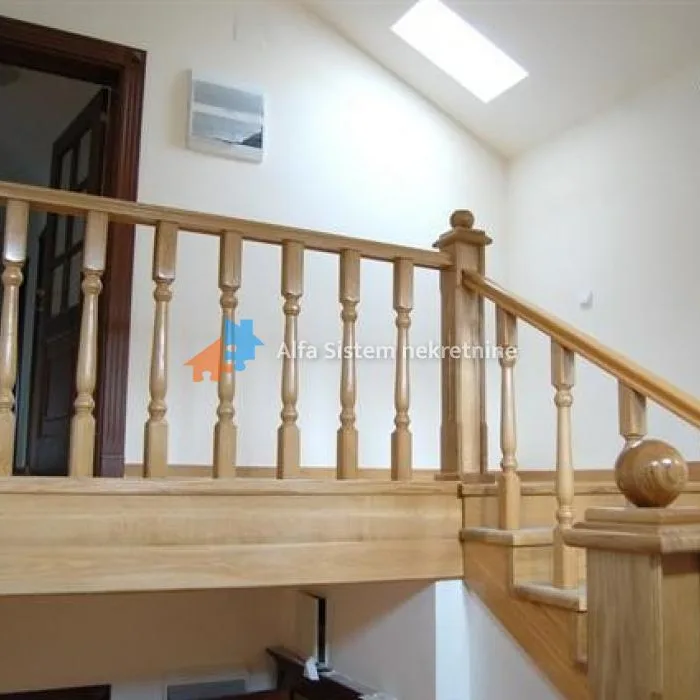 Stan Izdavanje Beograd Dedinje 300 m2