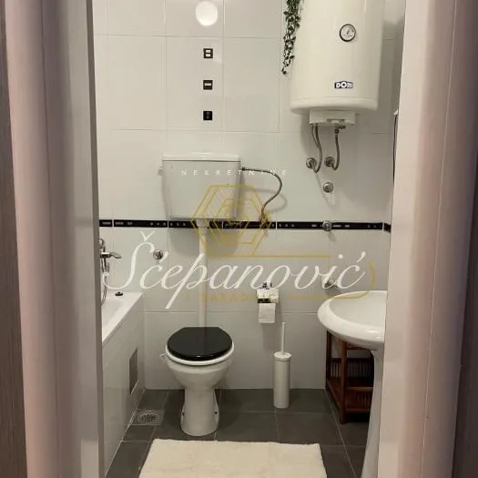 Stan Izdavanje Novi Sad  90 m2