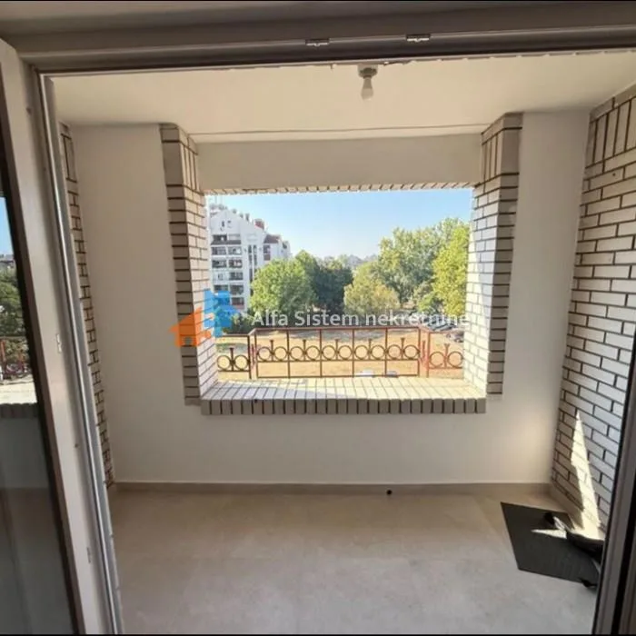 Četvorosoban stan za izdavanje, Bežanijska Kosa 2, Beograd, 90m², 4. sprat, 2.000 €/mes