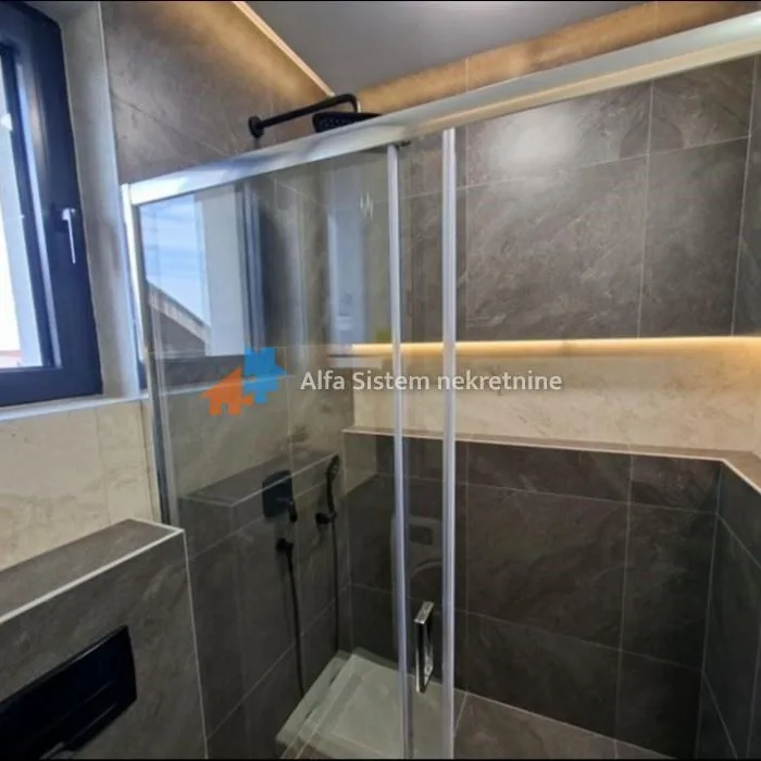 Trosoban stan za izdavanje, Zeleno Brdo, Beograd, 82m², 1.500 €/mes