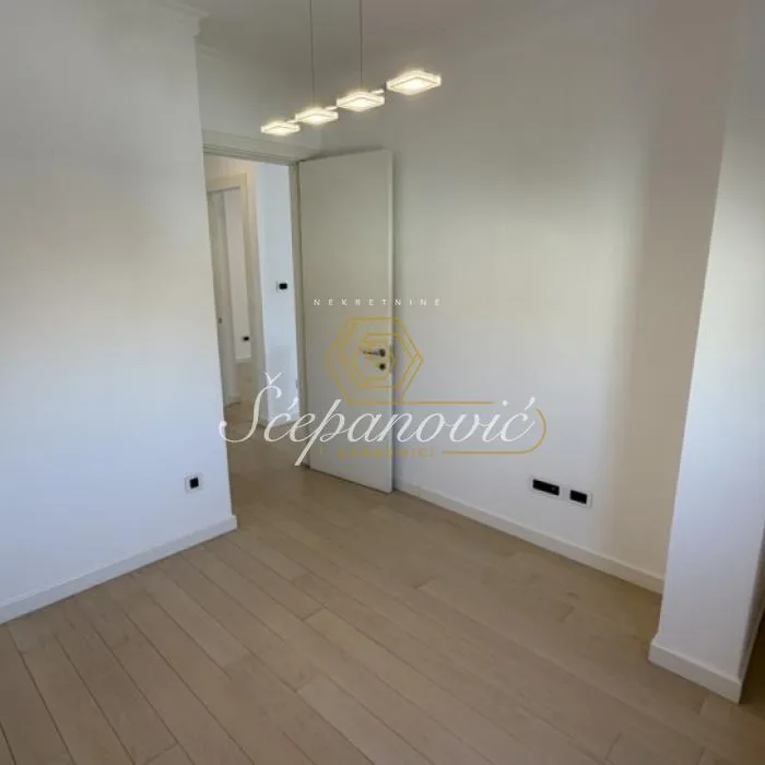 Stan Izdavanje Novi Sad  57 m2