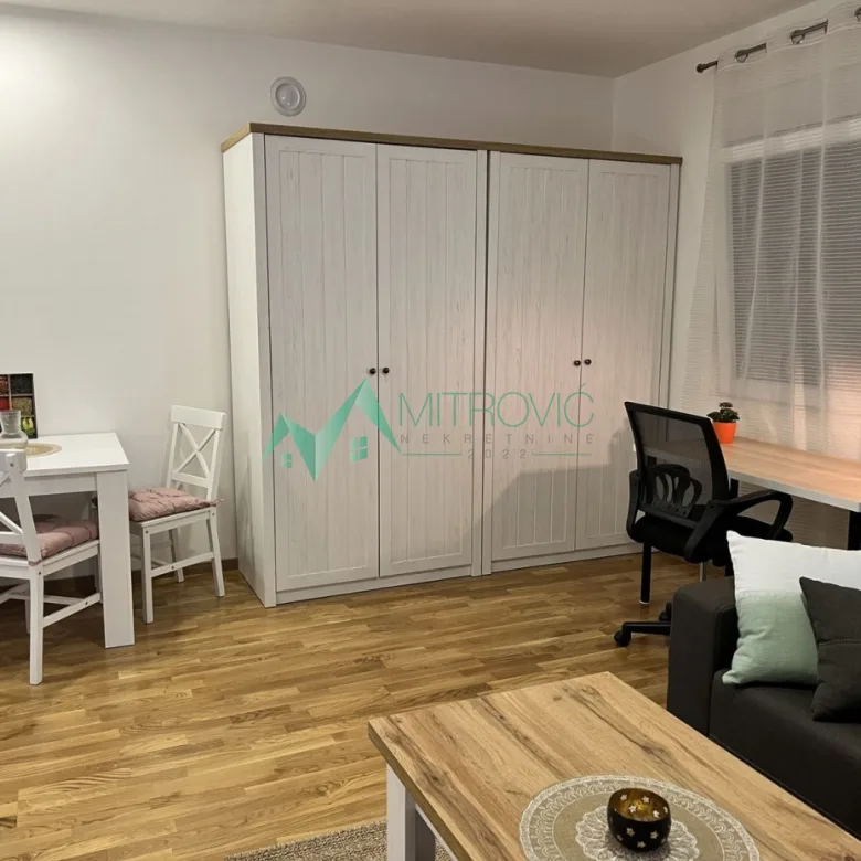 Stan Izdavanje Novi Sad  28 m2