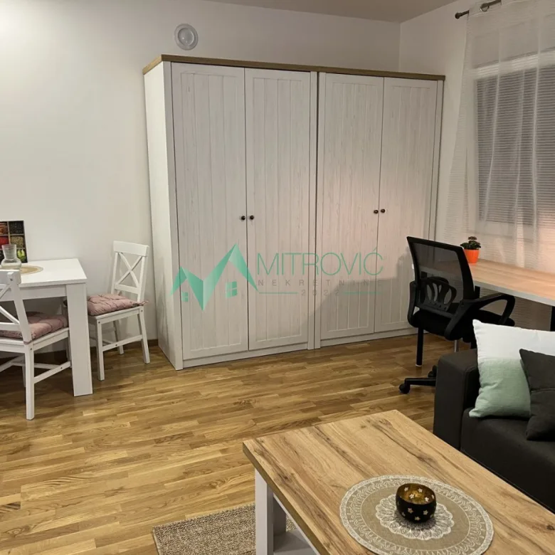 Stan Izdavanje Novi Sad  28 m2