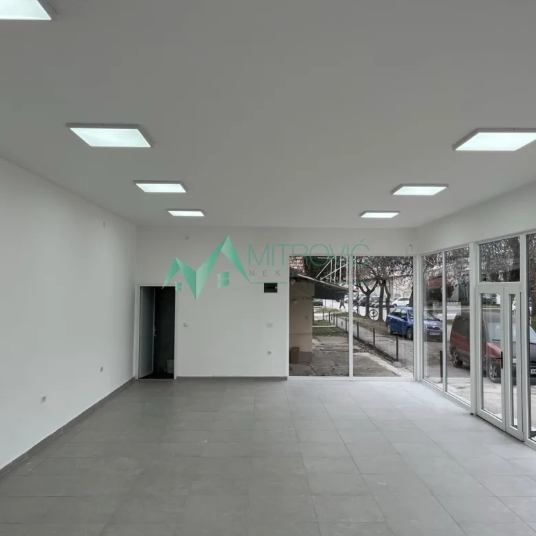 Lokal Izdavanje Novi Sad  90 m2