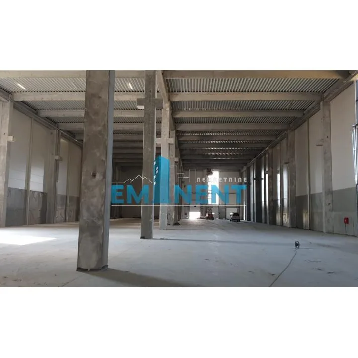 Lokal Izdavanje Stara Pazova  4500 m2