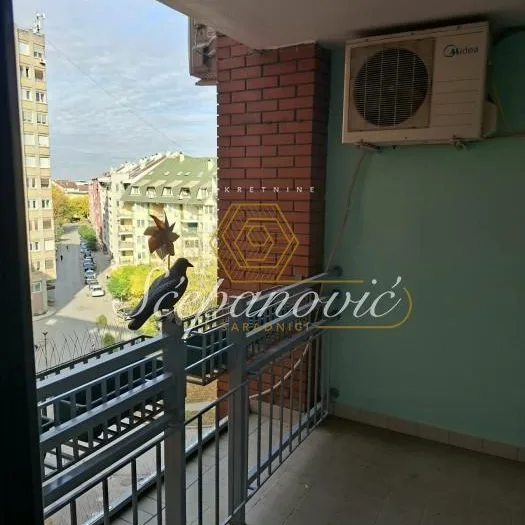 Trosoban stan za izdavanje, Bulevar Oslobođenja, Novi Sad, 88m², 650 €/mes