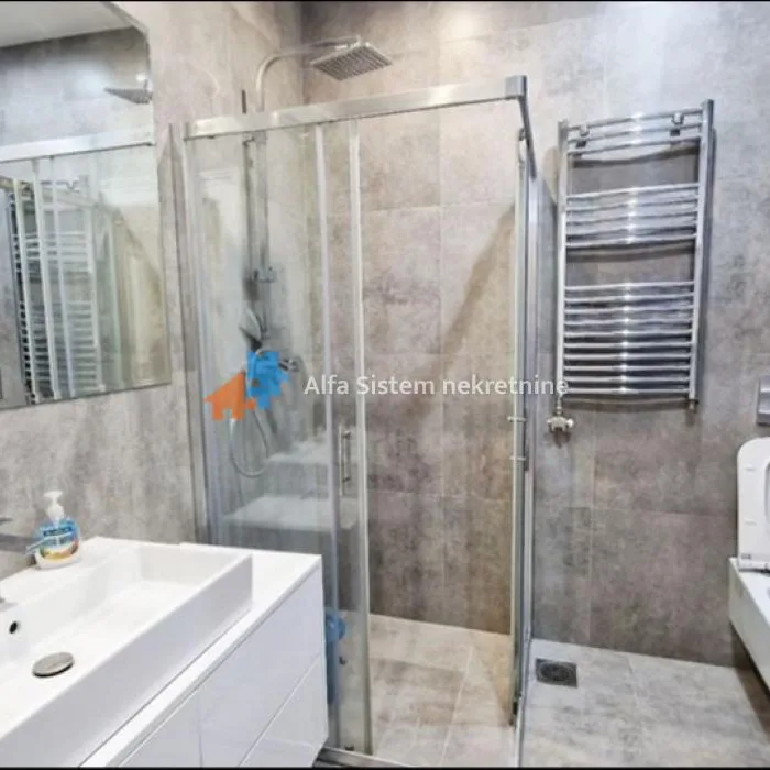Lokal Izdavanje Beograd Hram Svetog Save 130 m2